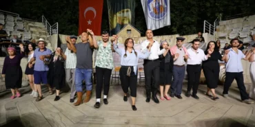 ilmik-ilmik-efes-selcukta-buyuk-begeni-topladi-vrQjsFwJ.webp