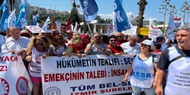 izmir-konakta-kesk-ve-dev-emekli-senden-ortak-eylem-cEekHOTs.webp