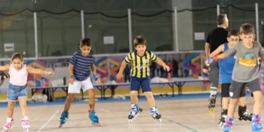 izmirde-tekerlekli-paten-kursuna-ilgi-yogun-Qk9El3Wq.webp