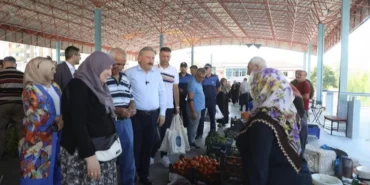 mustafa-palancioglu-kayseri-melikgazi-koy-pazarinda-yndSYBLu.webp