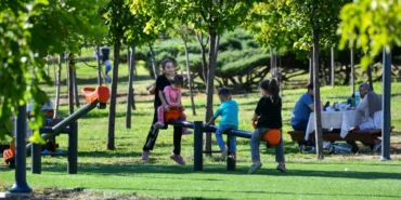 sicaktan-bunalan-parklara-kaciyor-iQdTW4zu.webp