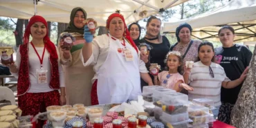 binlerce-izmirli-doganin-ve-emegin-tatlisinda-bulustu-bS1QUrhe.webp