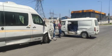 bursada-trafik-kazasi-guldurdu-kapisini-arayan-sofor-servis-minibusunde-buldu-FdWX6af2.webp