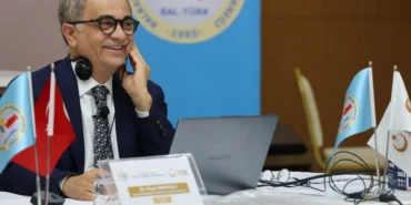 dr-hayri-baracli-bulgaristandan-gelen-genclerle-liderlik-uzerine-bulustu-VzEWIAS5.webp