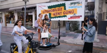 izmirde-yayalardan-otomobilsiz-kent-gunu-keyfi-1e1ymddm.webp