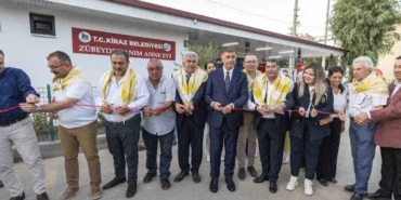 mimar-ferdi-zeyrek-parki-ve-zubeyde-hanim-anne-evi-acildi-VfPGNspX.webp