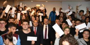 trabzon-buyuksehirden-10-bin-ogrenciye-dijital-egitim-destegi-E9fPN4OZ.webp