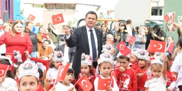 bursa-osmangazi-belediyesinin-kreslerinde-cumhuriyet-coskusu-qSZJFRHF.webp