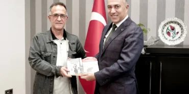 bursada-yenisehir-kaymakami-altaydan-kitap-okuma-vurgusu-7QdgBrcJ.webp