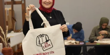 cumhuriyetin-102-yilina-ozel-ay-yildizli-cantalar-sRp5s1I7.webp