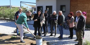 efes-selcukta-ureticilere-ucretsiz-toprak-analizi-egitimi-verildi-YhqCJWtD.webp