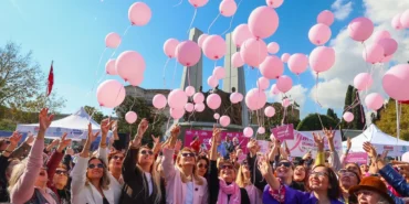 istanbul-bakirkoyde-pembe-balonlar-farkindalik-icin-gokyuzunde-yCZf7ps8.webp