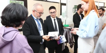 izmirde-genc-girisimciler-hayallerini-deude-gercege-donusturdu-3Yc36pWT.webp
