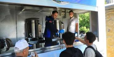 mugla-buyuksehir-sicak-bir-corba-ile-ogrencilerin-yaninda-YN2uCd6k.webp