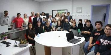 orduda-baskan-guler-ogrencilerle-bulustu-YPJDKEah.webp