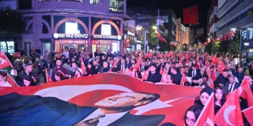 trabzon-sokaklarinda-cumhuriyet-bayrami-coskusu-8YIArCYG.webp