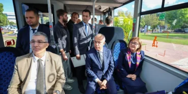 turkiyenin-ilk-18-metrelik-elektrikli-otobusu-gaziantepte-tanitildi-PCNLDXQ6.webp
