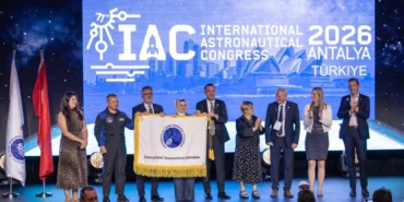 uzay-diplomasisinde-tarihi-adim-turkiye-bayragi-sidneyden-devraldi-TtCNyvrL.webp