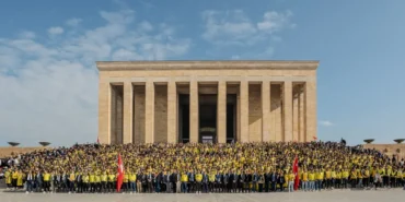4-bin-500-fenerbahceli-genc-atanin-huzurunda-NmGvQOk7.webp