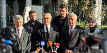 ak-parti-kultur-ve-sanat-politikalari-baskanligindan-sezai-karakocun-olum-yildonumunde-kabrine-ziyaret-11Dry2WR.webp