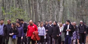 bakan-tekin-belgrad-ormaninda-ogretmenlerle-yurudu-muQ1dNLI.webp