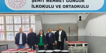bursa-gemlikte-sehit-mehmet-gungor-ilkokuluna-renkli-destek-tsKGNEtG.webp