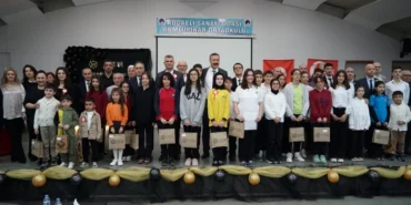 golcukte-ogretmenler-gunu-torenle-kutlandi-qUiFLgSR.webp