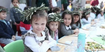 izmir-aliagada-minik-eller-zeytinle-bulustu-YnYaClI8.webp