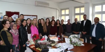 izmir-ciglide-ogretmenler-gunu-fidanlarla-kutlandi-RxshFBX7.webp