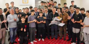 izmir-il-milli-egitim-muduru-yahsiden-anlamli-ziyareti-U4FF6Kyx.webp