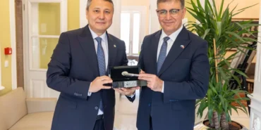izmirde-kazakistan-heyeti-ay-yildizli-konakta-agirlandi-3p82LuZS.webp