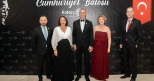 rotaryenlerden-cumhuriyetimize-yakisan-balo-VEGBC4G2.webp