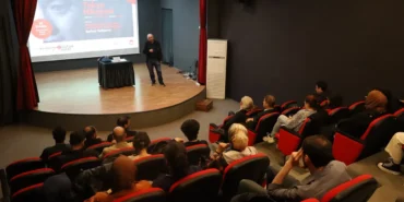 sakaryada-japon-sinemasi-uzerine-derinlikli-soylesi-LiTiNmU5.webp