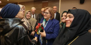 umreden-donen-ikinci-kafile-baskan-fatma-sahin-ile-bulustu-Z6247EMn.webp