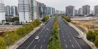 170-bin-ton-sicak-asfaltla-diyarbakirin-ana-akslari-yenilendi-y7zCrvwN.webp