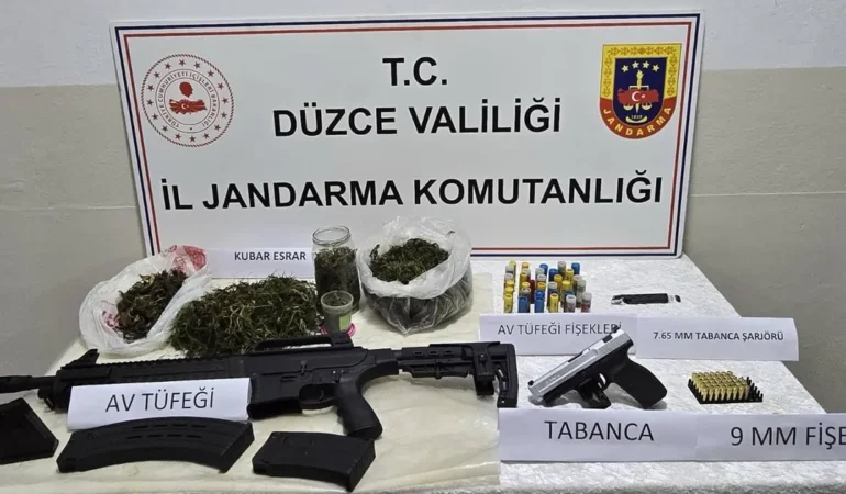 duzce-golyakada-uyusturucu-ve-silah-operasyonu-fBAK3uiA.webp