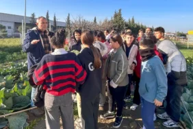 izmir-bornovada-kent-bostaninda-uygulamali-ekoloji-egitimi-UaTj3AHq.webp
