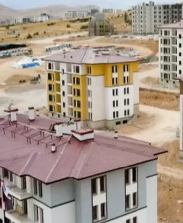 75-bin-356-konutun-kurasi-cekildi-46-bin-konutun-daha-kurasi-cekilecek-bMbJRcWd.webp