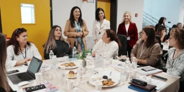 aileyi-merkeze-alan-calistay-karsiyakada-gerceklestirildi-JVFdl3Kz.webp