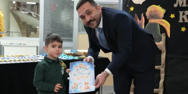 ankara-keciorende-cemin-miniklerinden-ilk-karne-heyecani-wTYwpY5l.webp