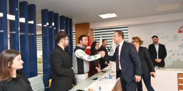 balikesirde-baskan-akin-genclerle-bir-araya-geldi-PE4kxgO2.webp