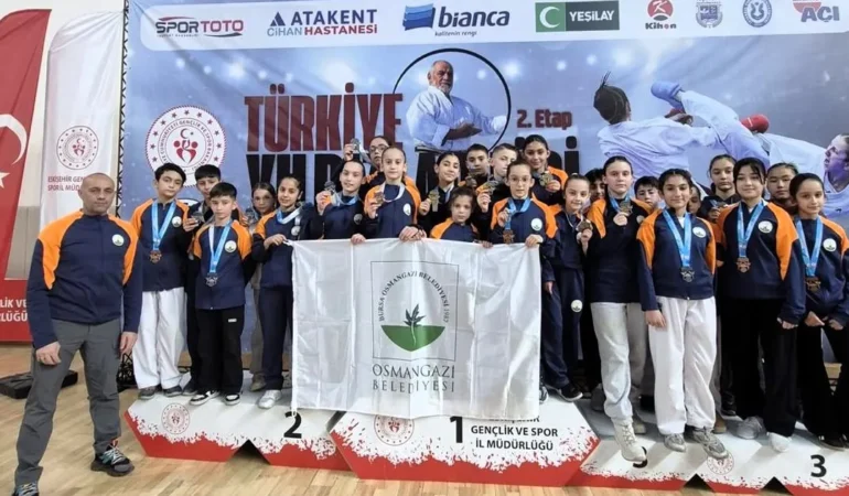 bursa-osmangazili-karateciler-madalyaya-doydu-8ahg5wAP.webp
