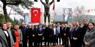 cep-herkulunun-heykeli-dikildi-eB8b9bKp.webp