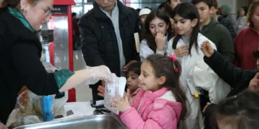 ciglide-cocuklar-sinema-keyfini-baskan-yildizla-paylasti-OVeaveIh.webp