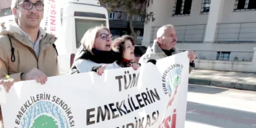 emeklilerden-zam-tepkisi-aclik-sinirinin-altinda-yasiyoruz-Fh6sHmLI.webp