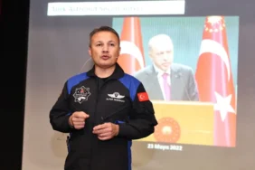ilk-turk-astronot-alper-gezeravci-sakaryada-ogrencilerle-bulustu-HepUzp3B.webp