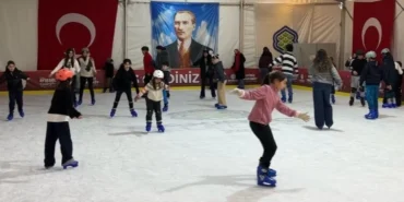 istanbul-bakirkoyde-buz-pisti-ara-tatil-gozdesi-rmMWi83H.webp
