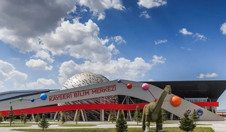 kayseri-bilim-merkezi-yariyilda-ogrenciler-icin-acik-kbfhT4yw.webp