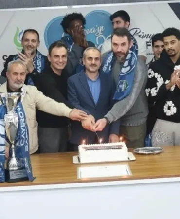 kocaelide-baskan-ciftci-sampiyon-kadroyla-bir-araya-geldi-HUHHUAqa.webp