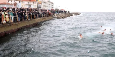 mudanya-tirilyede-denizden-hac-cikarma-toreni-yapildi-l1KOtgf1.webp